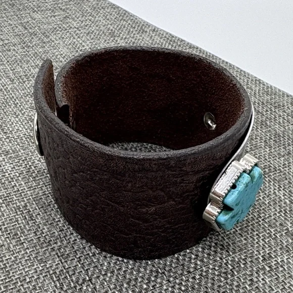 Hotter Than a Two Dollar Pistol Leather Cuff Bracelet Turquoise Accent - Picture 4 of 8